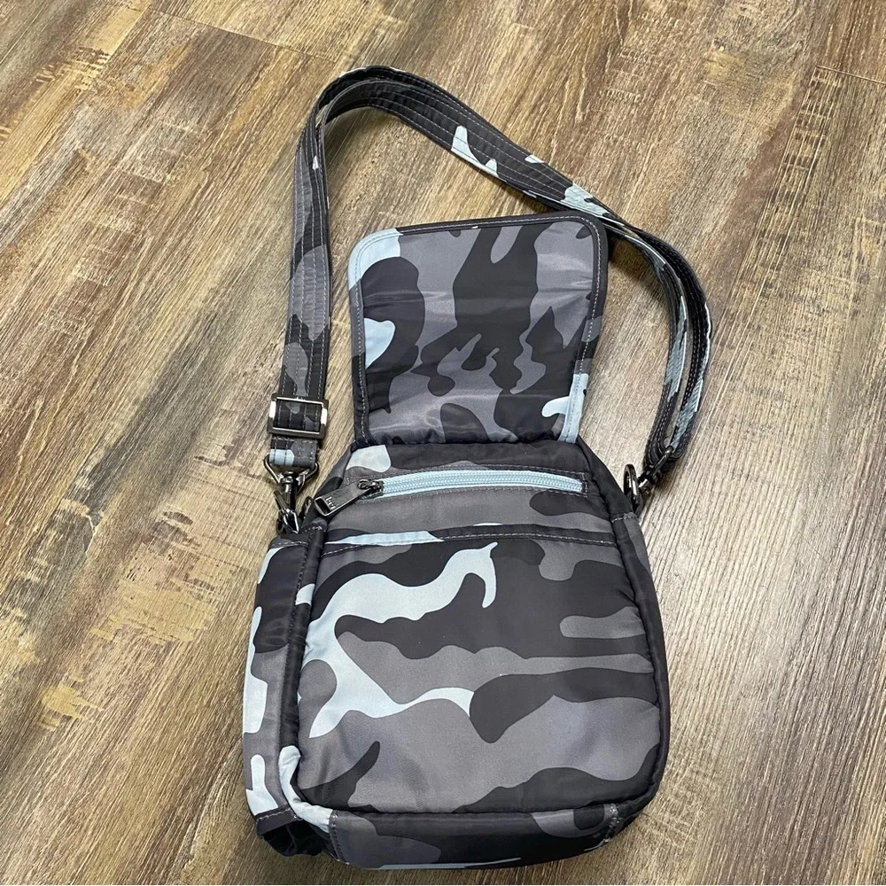 Lug Can Can Black and Gray Messenger Bag Camouflage Design‎ Hiking Camping NWOT